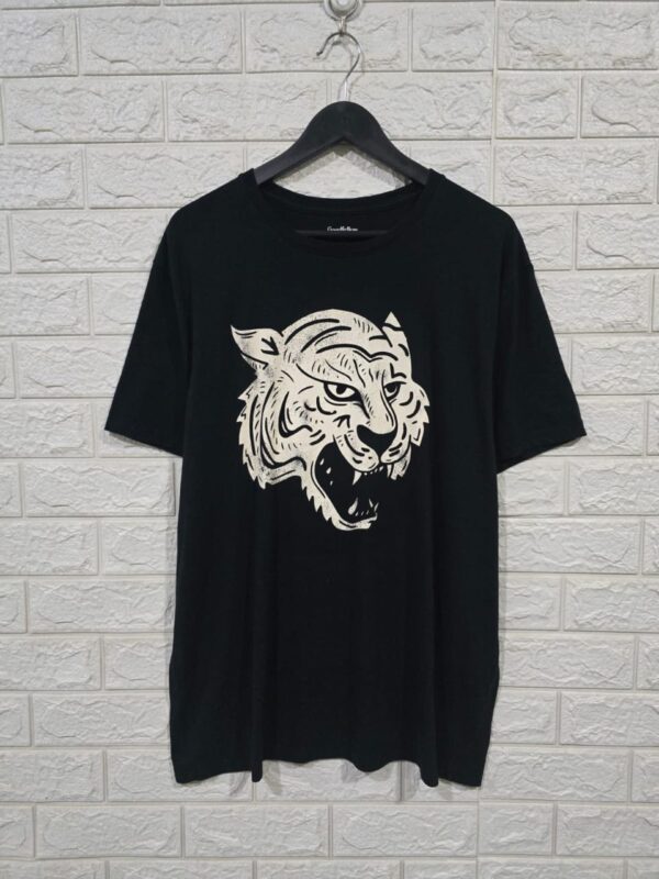 camiseta negra de la marca Goodfellow